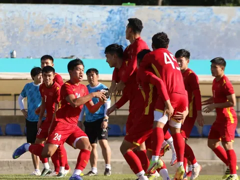 HLV Gong Oh Kyun cực 'ngầu', U23 Việt Nam sảng khoái chờ đấu Malaysia