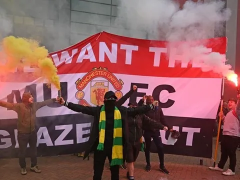 Huyền thoại Liverpool sợ hãi: 'Đừng có mà lộn xộn'