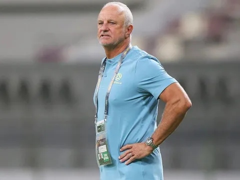 HLV tuyển Australia bị phạt vì vi phạm quy tắc chống dịch