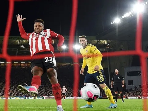 Arsenal bị Evra 'hạ nhục', thủ quân đăng đàn cảnh cáo quá gắt