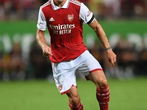 Granit Xhaka gây bất ngờ