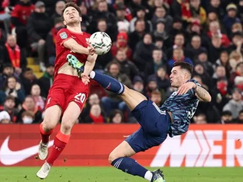Phản ứng của Xhaka khi nhận thẻ đỏ khiến Arsenal khốn đốn