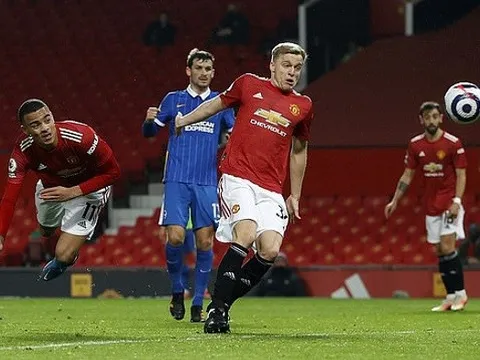 Greenwood đánh đầu như Van Persie, Man United ngược dòng đẳng cấp