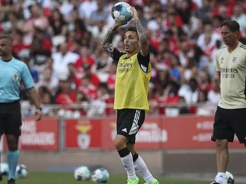 Arsenal ra giá cho người thay Lisandro Martinez