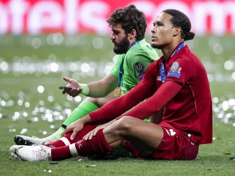 Guardiola: "Man City đã giúp Liverpool đưa về Van Dijk, Alisson..."