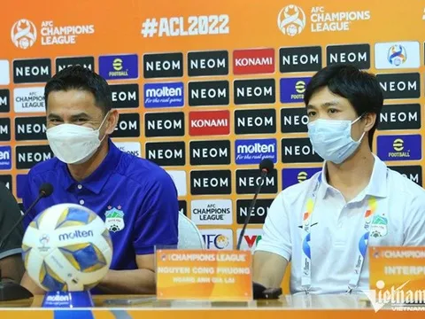 Công Phượng mong bàn thắng, Kiatisuk tiết lộ lệnh bầu Đức