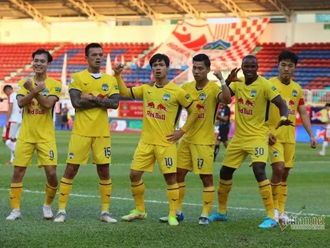 HLV Kiatisuk: Lẽ ra Công Phượng phải lập hat-trick