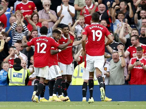 Hạ Arsenal, Man Utd phát hiện ra 2 cỗ máy chạy biên chất lượng