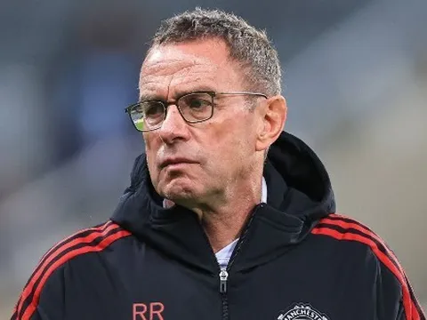 Hạ Burnley, Rangnick đã biết ai nên sát cánh cùng Bruno Fernandes