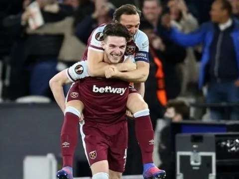 Hạ đẹp Sevilla, sao Premier League gửi thư tuyên chiến đến Barca