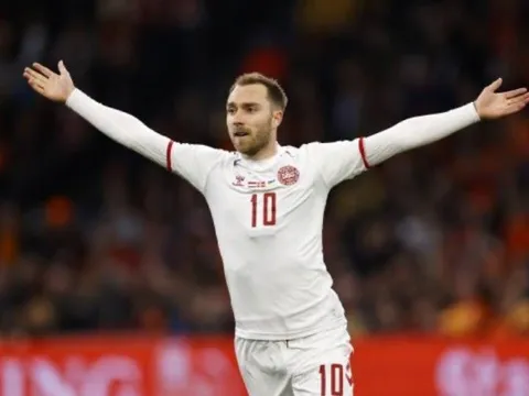 Eriksen ghi bàn, cơn lốc Hà Lan vẫn cuốn phăng Đan Mạch