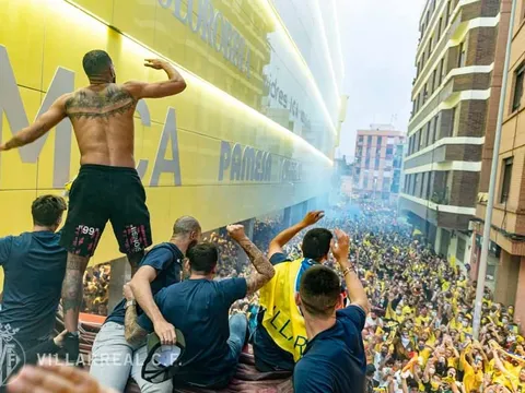Tạo nên lịch sử trước M.U, Villarreal diễu hành ăn mừng hoành tráng