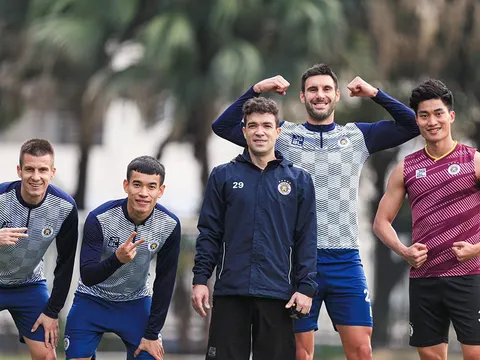 Hà Nội FC đá V-League sau 3 trận 'ngồi chơi, xơi nước'