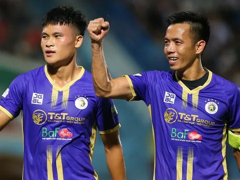 Hà Nội FC ẵm các giải thưởng V-League tháng 8