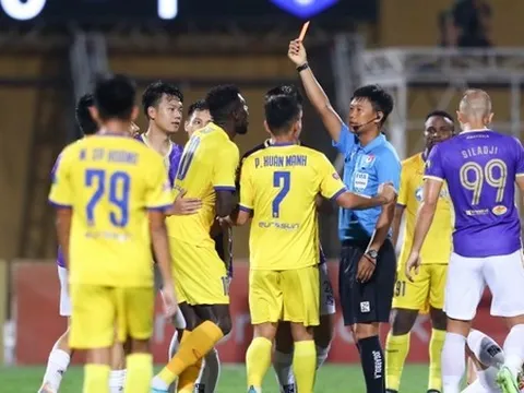 Khi trọng tài trở thành "tấm lá chắn" để đùn đẩy trách nhiệm?