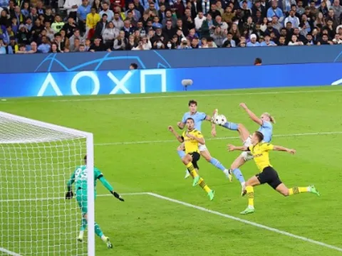 Haaland ghi bàn thần sầu, Man City ngược dòng kịch tính