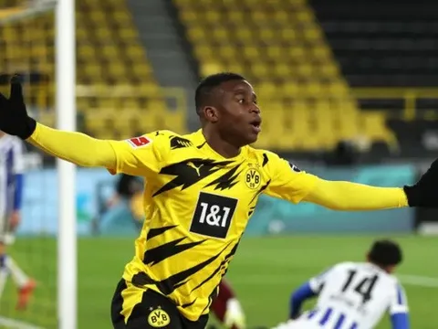 Haaland im tiếng, fan Dortmund vẫn "hò reo liên hồi" vì thần đồng 16 tuổi