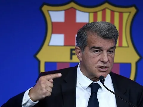 Hài hước: Laporta bác bỏ tuyên bố của giám đốc Barca về De Jong