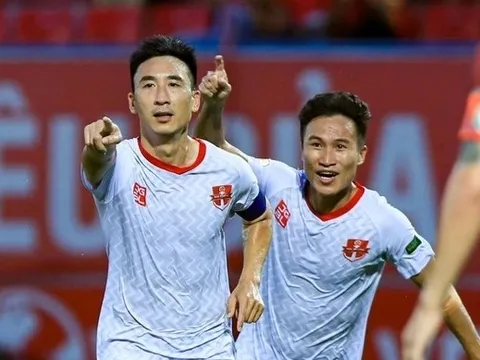 Hải Phòng lấy lại ngôi đầu V-League từ SLNA