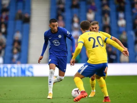 Đá trận ra mắt Chelsea, 'ảo thuật gia' 27 tuổi tập tễnh rời sân
