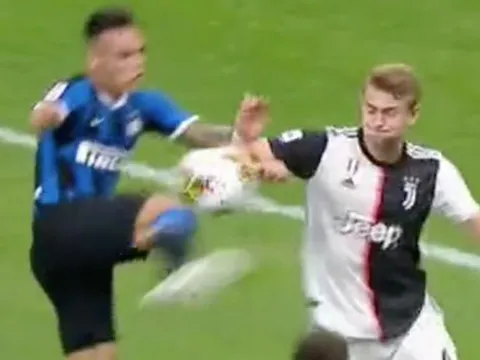 Bonucci nói gì trước tình huống chạm tay dẫn đến penalty của De Ligt?