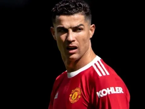 Hàng công MU thay đổi ra sao nếu Ronaldo ra đi?