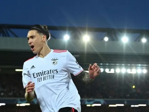 Hàng hot châu Âu từ chối M.U và Newcastle, liên hệ với Gã khổng lồ