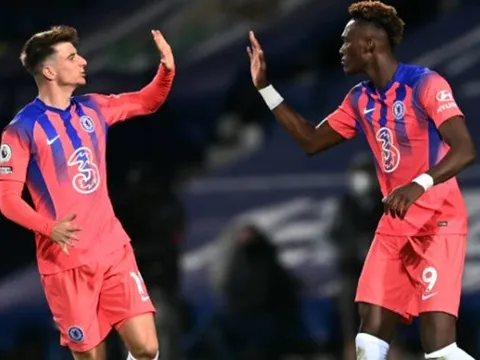 Thay người ảo diệu, Lampard giật lại sự sống cho Chelsea