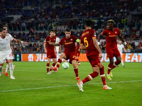 Hàng thải Chelsea lại ghi bàn, đội bóng của Mourinho thắng đậm 5-1