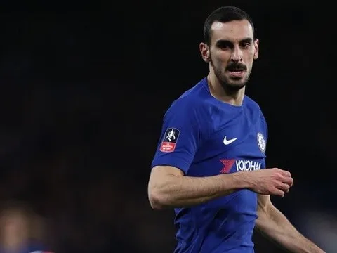 Hàng thủ chật chội, Chelsea đẩy 'người thừa' đến Ý