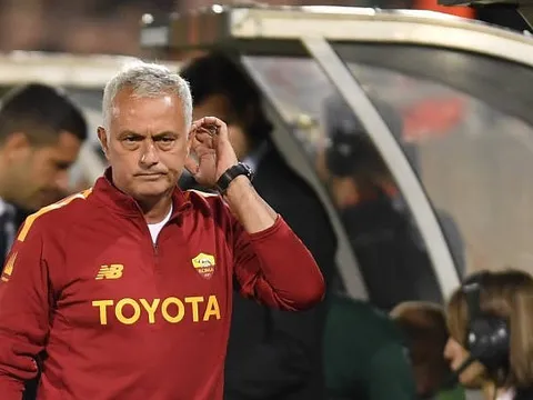 Mourinho ôm hận trận mở màn Europa League