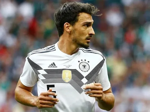 Hàng thủ rơi rụng, Low được mách nước triệu tập "trung vệ số 1 nước Đức"