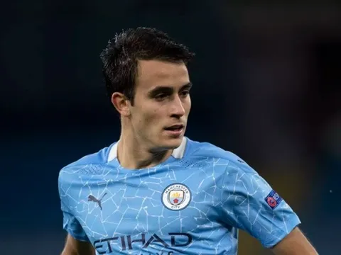 Hàng thủ mỏng manh, Barca xúc tiến thương vụ "thần đồng" sinh năm 2001