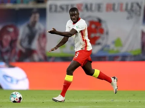 Hàng thủ toang mạnh, Liverpool được đề xuất mua một "quái thú"