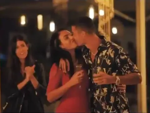 Hành động ấm áp đáng ngưỡng mộ mà Ronaldo dành cho Georgina