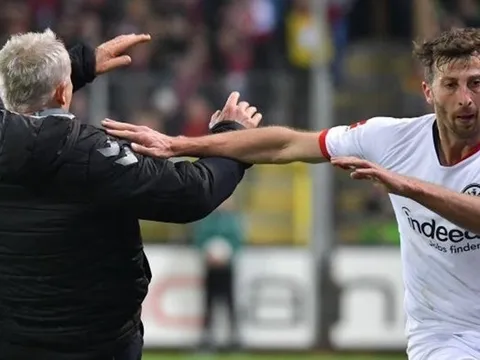 Hành động phi thể thao, "kẻ hạ sát" Bayern nhận án phạt nghiêm khắc