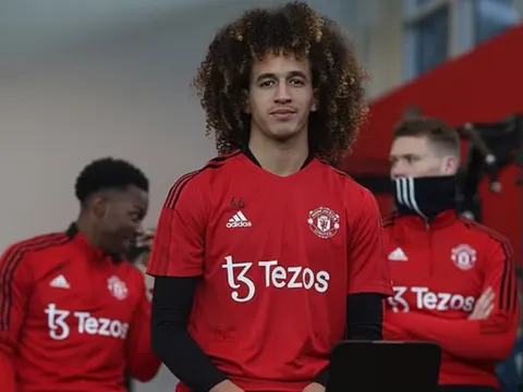 Sao trẻ Man United: "Tôi không biết nói chuyện với anh ấy như thế nào"