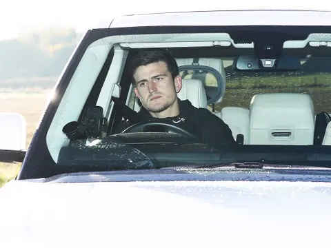 Harry Maguire để lộ hình ảnh gây ngỡ ngàng trên đường tới sân tập M.U