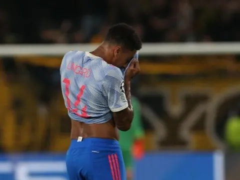 Harry Maguire gửi thông điệp cho Jesse Lingard sau sai lầm