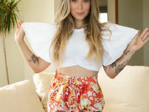 Hậu phương vững chắc của Coutinho với vẻ đẹp đằm thắm đến xiêu lòng