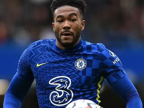 Hậu vệ Chelsea bị chế nhạo vì phản lưới nhà