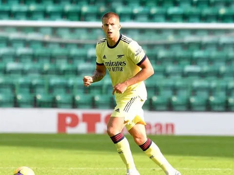 Hậu vệ trẻ bị Arsenal xoay như chong chóng