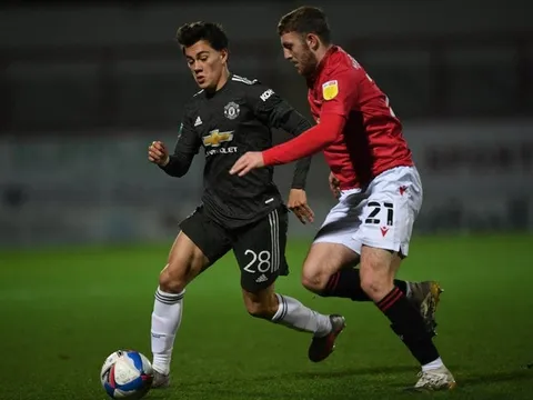 Hậu vệ trẻ ngạc nhiên khi ghi được 2 bàn vào lưới Man Utd