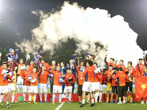 Hãy quên SEA Games đi, giờ là lúc bóng đá Việt Nam “bơi ra biển lớn”