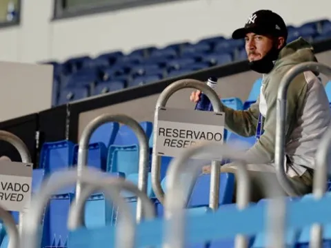 Hazard thẫn thờ trên khán đài, Real thắng nhọc đội bét bảng