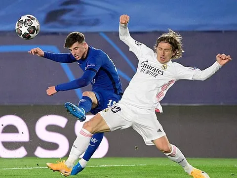 Hé lộ đoạn hội thoại của Luka Modric và Mason Mount sau trận đấu