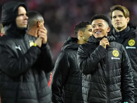 Ngày Dortmund ngậm trái đắng, Favre tiết lộ lý do "giam" Sancho trên ghế dự bị