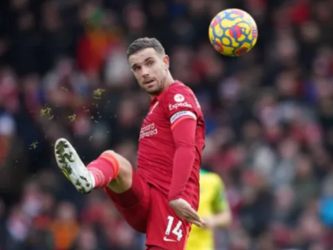 Lo ngại bom tấn, đội trưởng Liverpool miệt mài tập dứt điểm