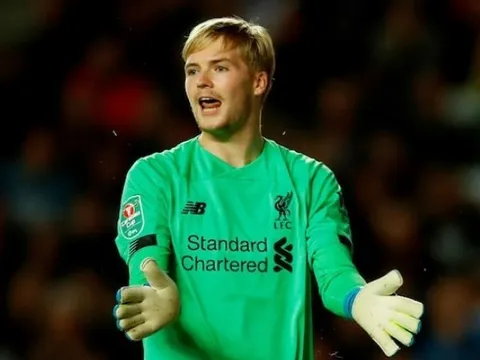 Henderson ca ngợi "kép phụ" của Alisson