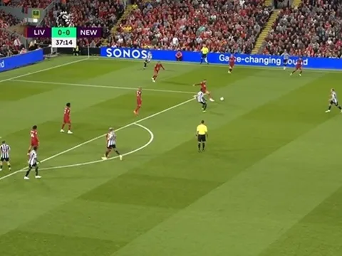 Henderson 'copy' sai lầm trước Man Utd